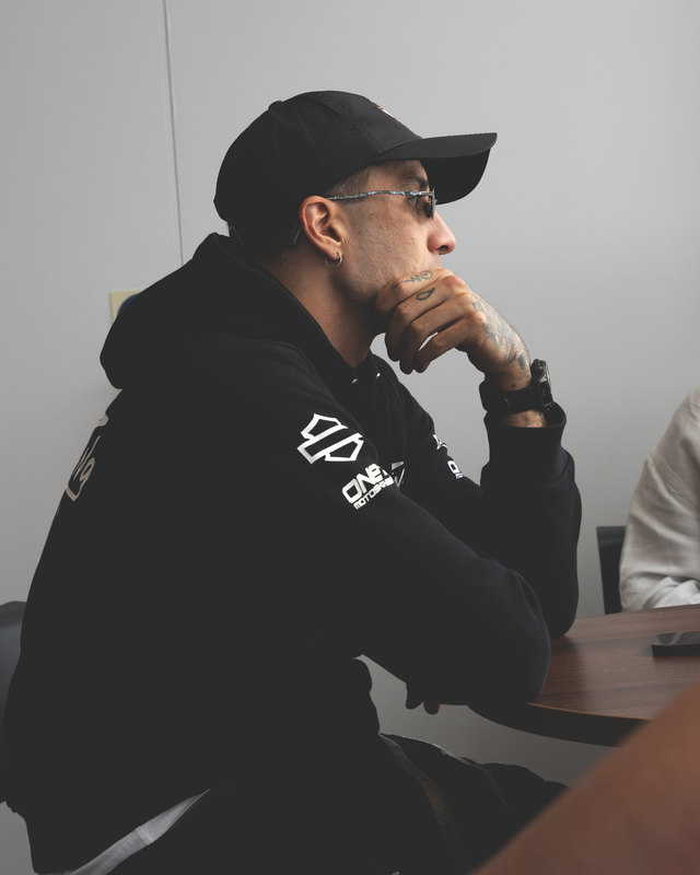 Andrea Iannone, un momento di pausa nel paddock.